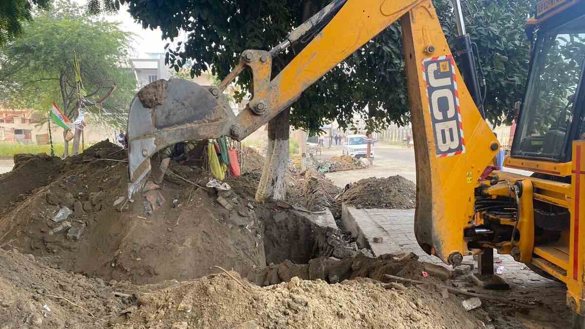 Lucknow News: जानकीपुरम विस्तार में शिक्षण संस्थान की भूमि से हटाया अवैध कब्जा